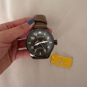 NWT Specialty Men
Model 18153 - Men's Watch
Genuine leather band